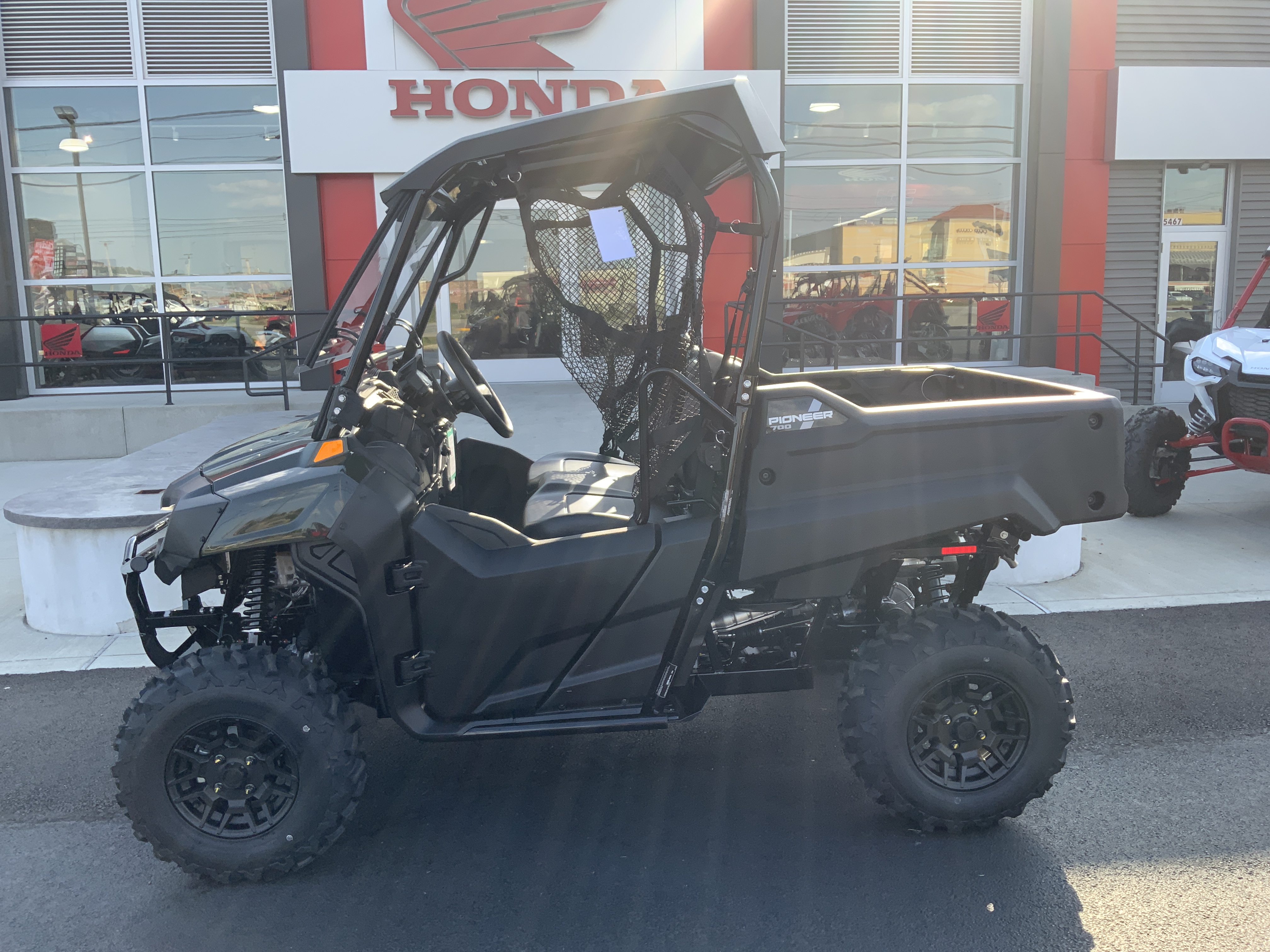2026 Honda PIONEER 700 DELUXE - Photo 2
